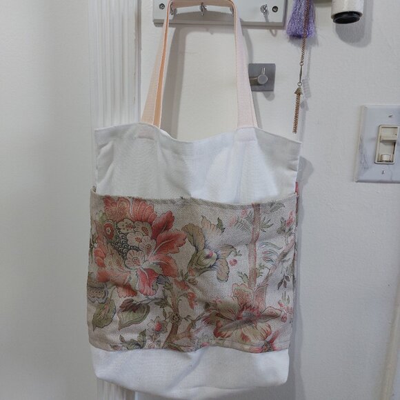 Handmade DIY Tote Bag Lots of Front Pockets 2 Inside Pockets Mixed Floral White - Picture 1 of 6